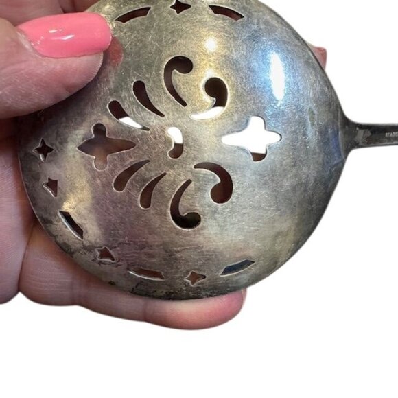 Vintage Holmes & Edwards Silver Plated Pierced Serving Spoon Ladle Fleur-De-Lis - Picture 6 of 8